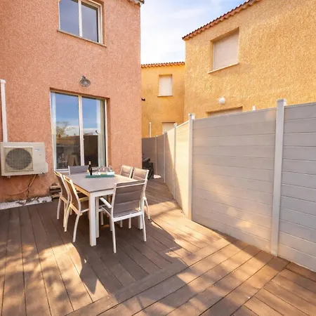 Hébergement de vacances Maison T3 Avec Piscine - 4 Personnes *