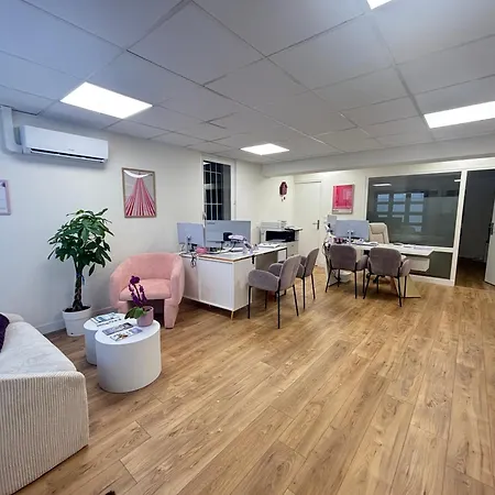 Hébergement de vacances Maison T3 Avec Piscine - 4 Personnes *